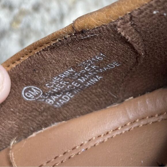 5 for $25🔥Michel M. Leather Cherry Loafer Heels Size 9 - Picture 9 of 10